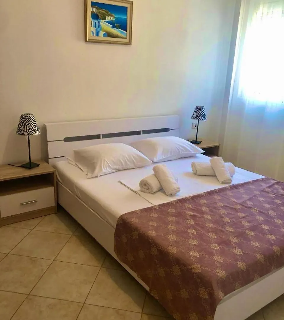Abi Apartment Sarandë 0*,